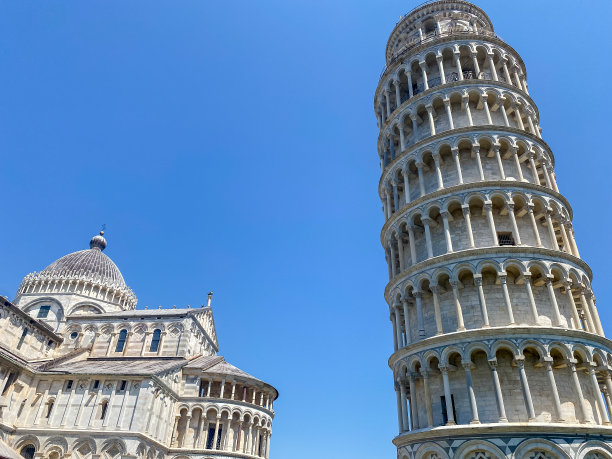 比萨斜塔的建筑细节图片下载