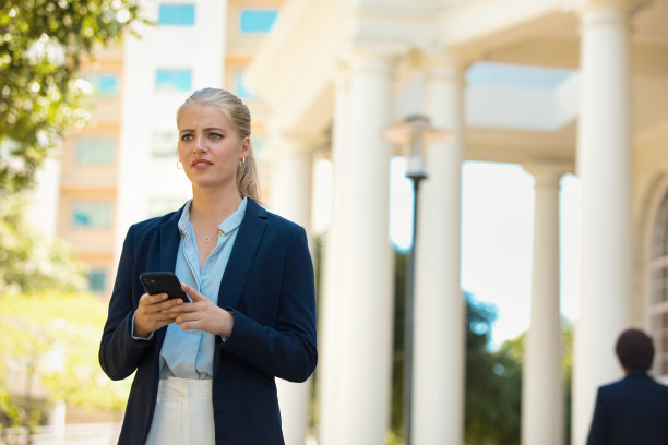 年轻的女商人图片下载