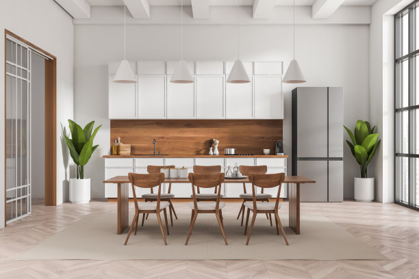 明亮的厨房内部配有餐桌和厨具，全景窗户图片下载