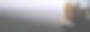 圣圣经书与十字架或十字架在旧的黑色木制背景。基督教天主教，新教徒在教堂祈祷和学习。信仰神与宗教的认知观念，耶稣是属灵的。图片下载