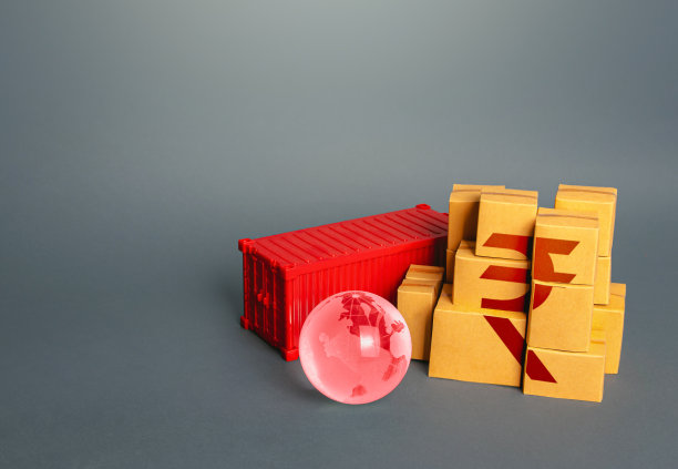 一箱箱印着印度卢比符号的商品。全球范围内的生产、仓储和运输物流。生产、运输、销售产品。世界贸易经济。市场。业务全球化图片下载