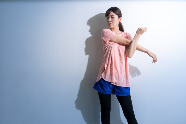 日本妇女在家训练图片下载