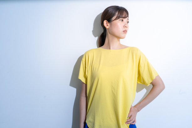 日本妇女在家训练图片下载