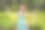 在花园里荡秋千的女人图片下载