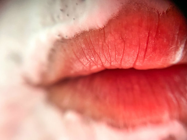 高级男士嘴唇近距离剃须图片下载