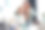 母亲在上学前用早餐为女儿编辫子图片下载