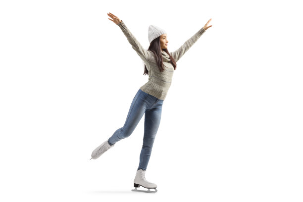 一个年轻的休闲女性滑冰的全长度镜头图片下载