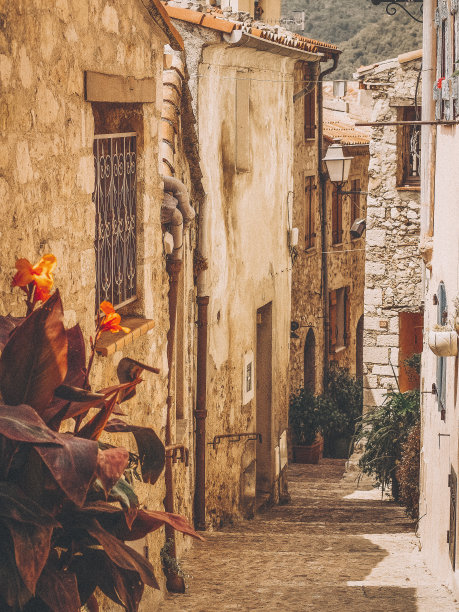 法国南部Sainte-Agnès的街道。蔚蓝海岸图片下载