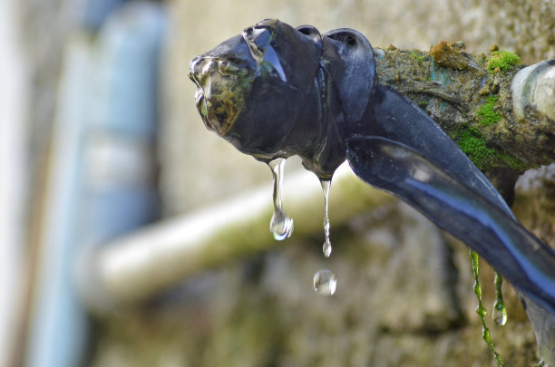 破碎的水龙头图片下载