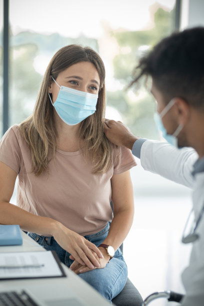 女病人在医生办公室图片下载