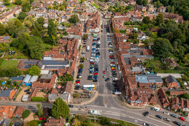 英国汉普郡威克姆的英国乡村广场。图片下载