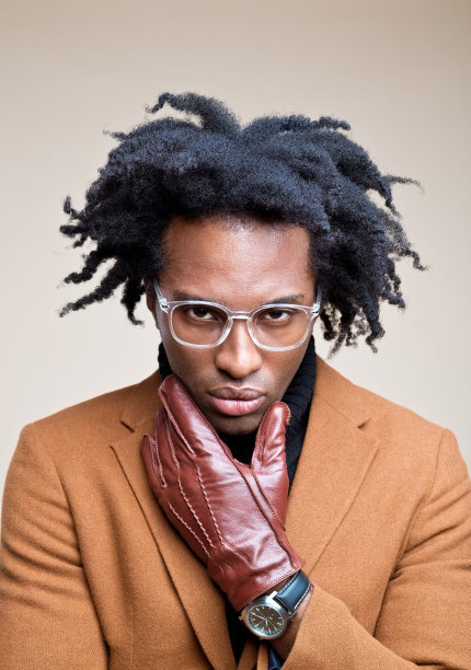 优雅男人的时尚肖像图片下载