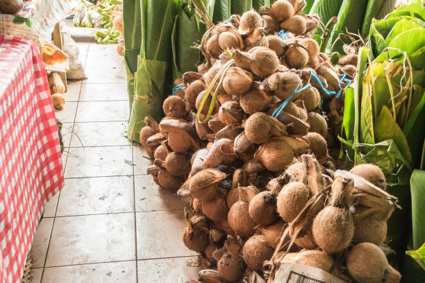 在当地市场出售的水果图片下载