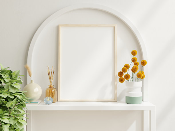 海报模型与垂直木框架在客厅内部背景。图片下载