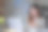 女商人通过笔记本电脑向她的主管展示利润数据和图表。图片下载