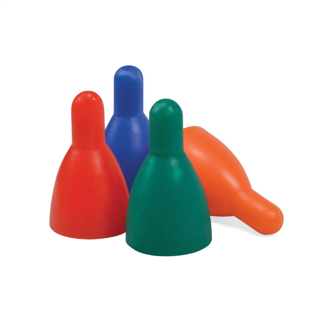 彩色棋盘游戏棋子人物，大型细节垂直孤立的小雕像宏观特写，塑料蛇和梯子又名马戏团游戏件，红，绿，蓝，橙棋子组，竞争隐喻概念图片下载