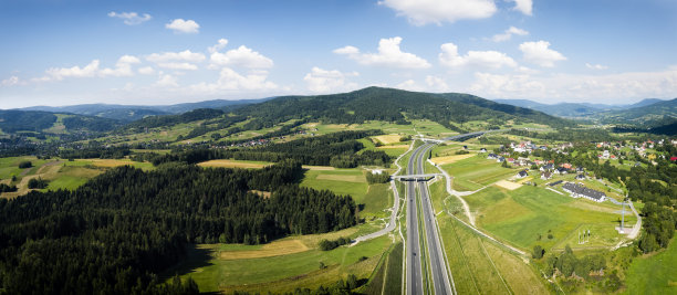 新的S7高速公路连接克拉科夫和扎科帕内，波兰图片下载