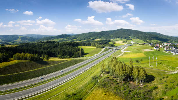 新的S7高速公路连接克拉科夫和扎科帕内，波兰图片下载