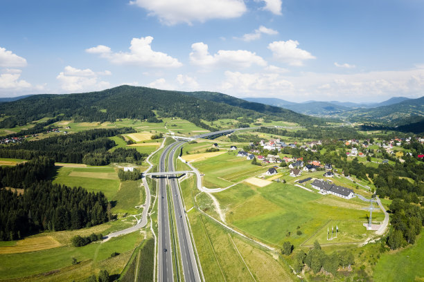 新的S7高速公路连接克拉科夫和扎科帕内，波兰图片下载
