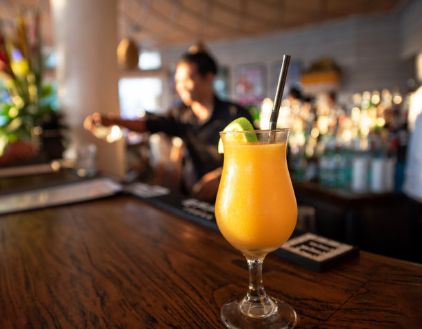 柜台上有橙汁图片下载