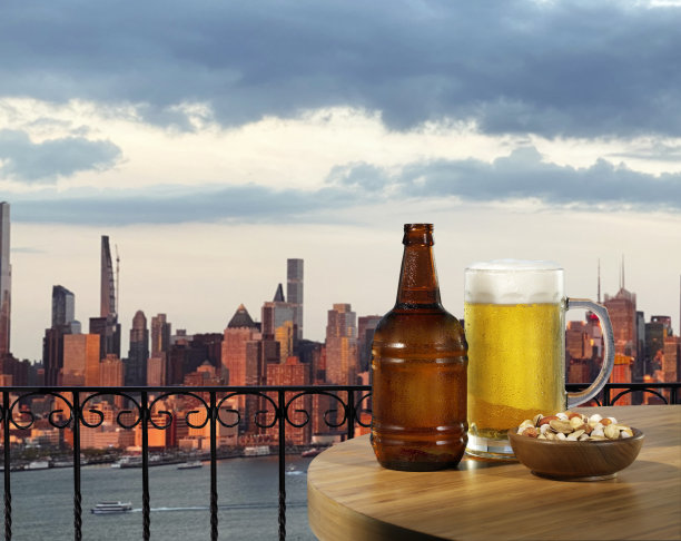 啤酒和美丽的城市风景图片下载