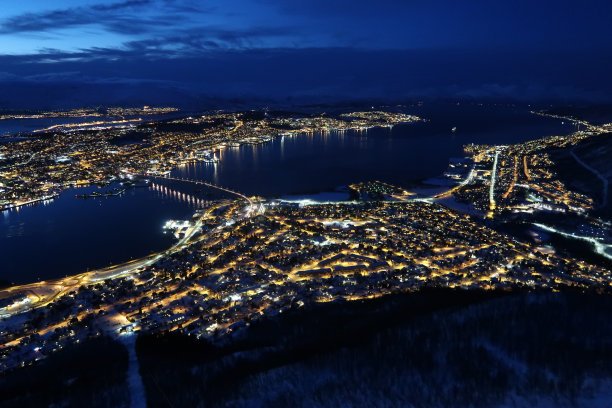 特罗姆瑟夜间图片下载