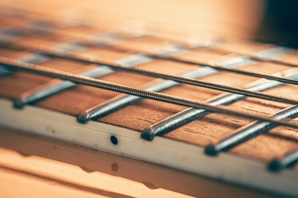 古典原声吉他的弦，微距镜头。图片下载