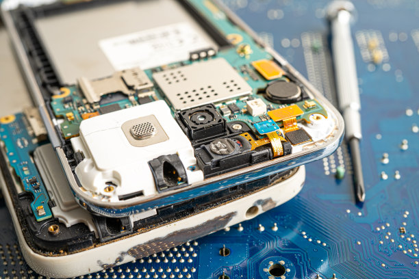 维修和升级手机、电子、电脑硬件和技术概念。图片下载