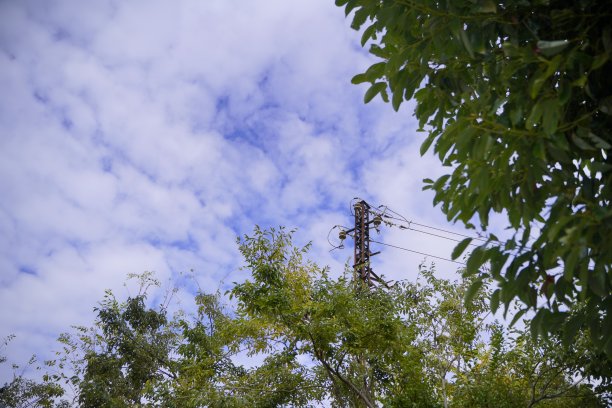 校园里的天空图片下载