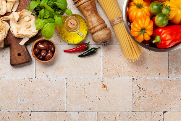 各种颜色的番茄和意大利面图片下载