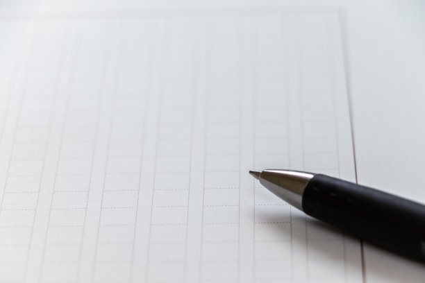 在日本书写纸上的圆珠笔图片下载