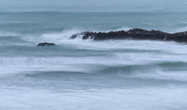 克拉平顿港的海，康沃尔，英格兰图片下载
