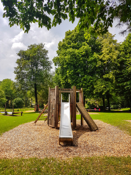 社区公园和游乐场图片下载