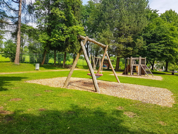 社区公园和游乐场图片下载