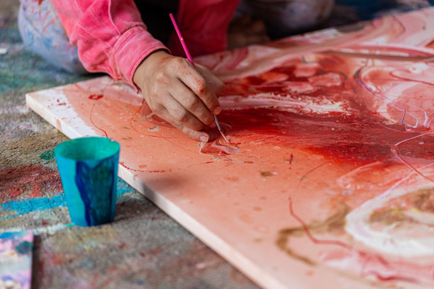 艺术家的绘画之手图片下载