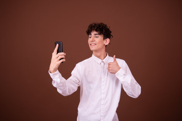 有趣的帅哥和自拍。图片下载