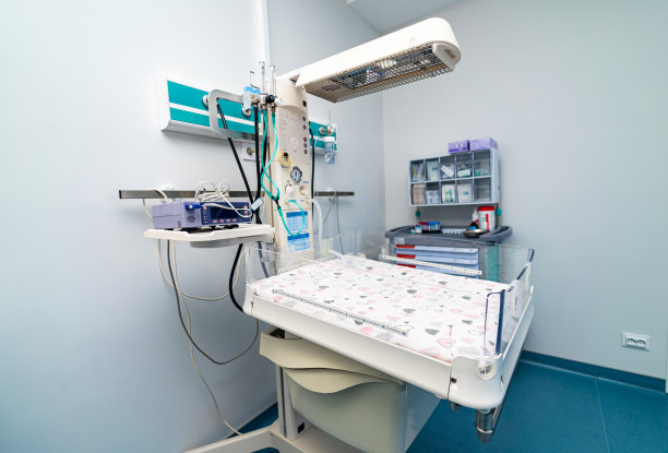 新生儿保健现代医院病房。空的孕妇室内。图片下载