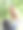 一位年轻的白人父亲向身穿黄色紧身衣的小女儿举手示意图片下载