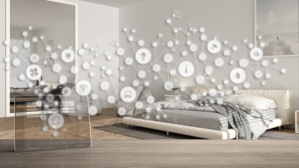 平板电脑无线与智能家庭应用程序在木桌上，几何背景与连接的线和点显示物联网系统，家庭自动化概念在现代卧室图片下载