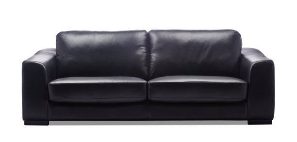 白色沙发上孤零零的黑色皮沙发图片下载