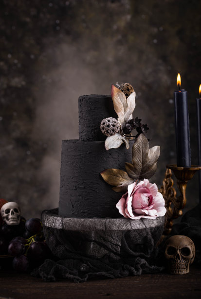 万圣节静物画有骷髅，骨头和蛋糕图片下载