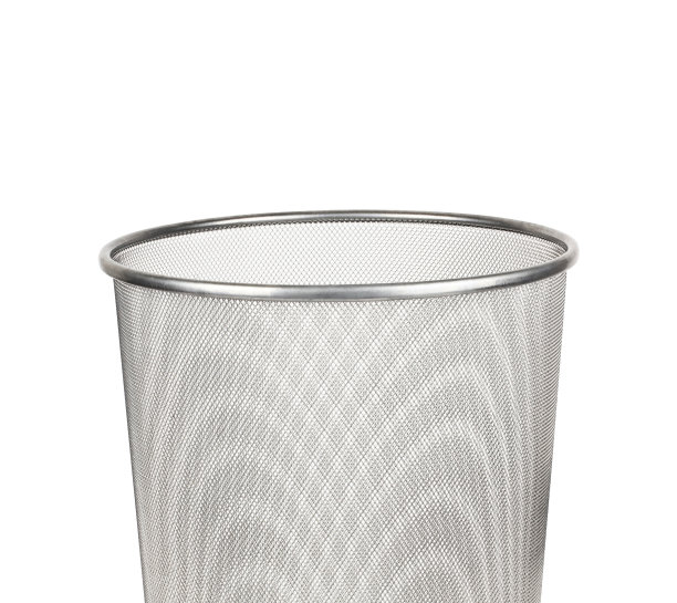 铁垃圾桶孤立在白色上图片下载