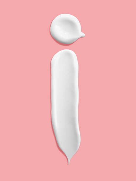 字母i，白色润肤霜涂抹笔画写在粉红色背景，符号字母的一个字母图片下载