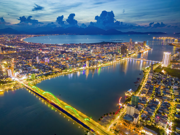 日落时汉江和龙桥鸟瞰图。图片下载