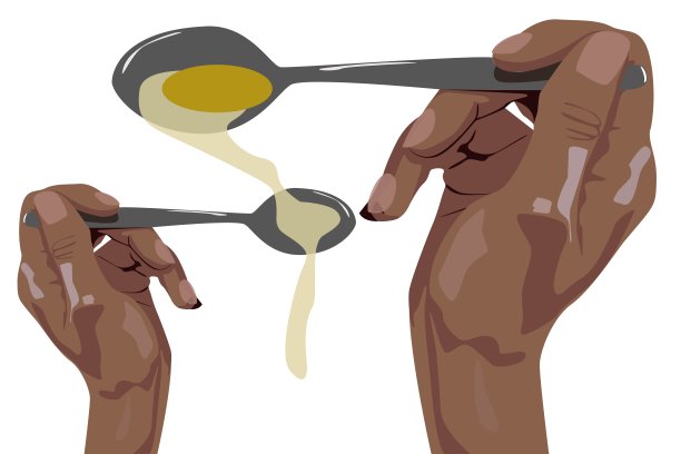 用两只手在白色的底色上用两只勺子分开蛋黄蛋白图片下载