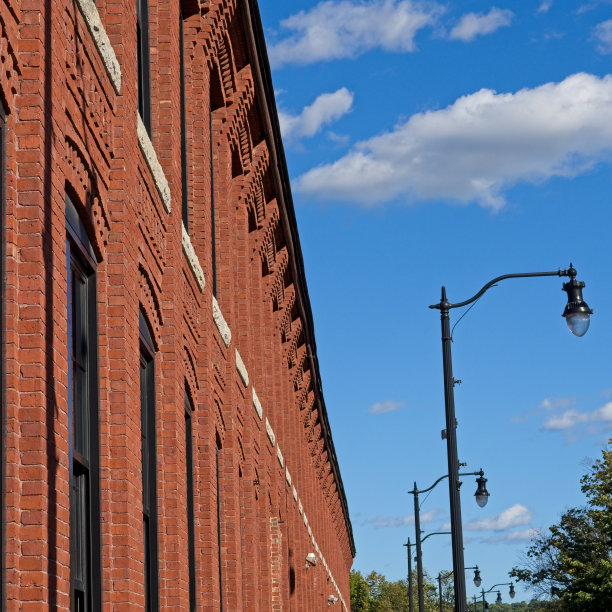 旧磨坊改造成公寓的华丽砖砌细节图片下载
