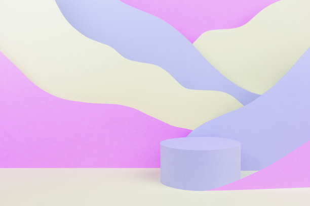 现代蒸汽波风格的舞台模型与圆形讲台，柔和的色彩山景观-紫丁香，紫色，白色的颜色。模板展示，展示和展示化妆品或商品，广告。图片下载