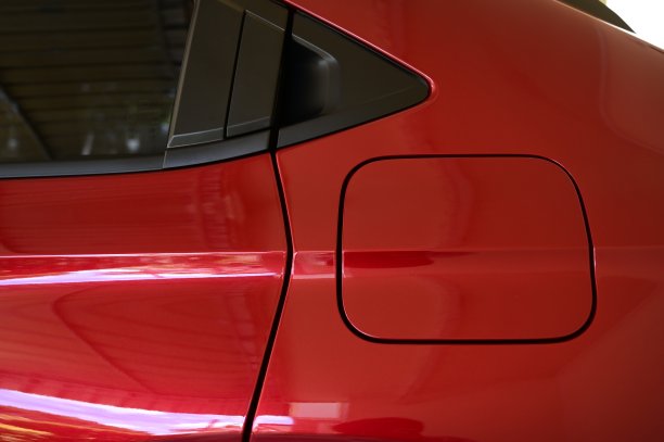 亮红色汽车油箱，运输业图片下载