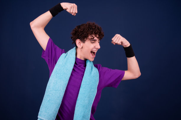 有趣的家伙喜欢运动。复古的风格。图片下载