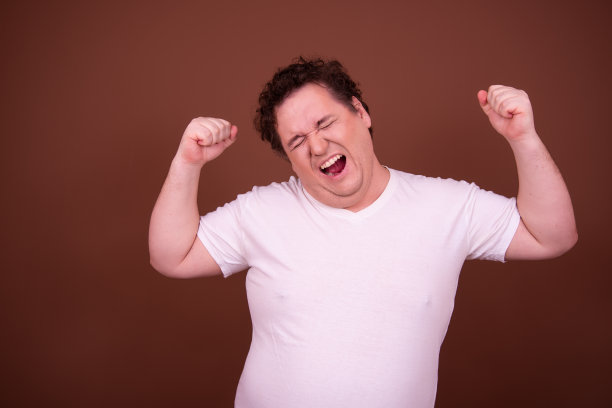 有趣的健身。运动和健康的生活方式。图片下载